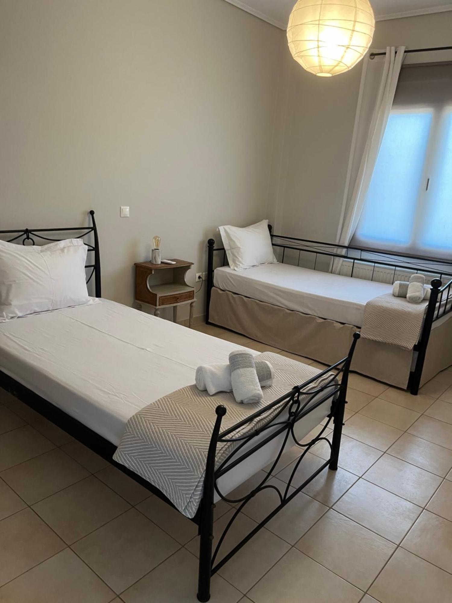 Ilion Air Host - Near Athens International Airport * Markópoulon